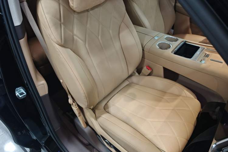 Used Hima AITO M8 2025 Model Range-Extended Max Version 53.4kWh Six-Seater (896-line LiDAR) Right Front Seat