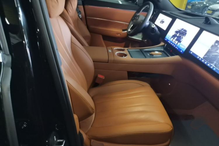 Used Hima AITO M8 2025 Extended-Range Max+ Version 53.4 kWh 5-Seater Edition Right Front Seat