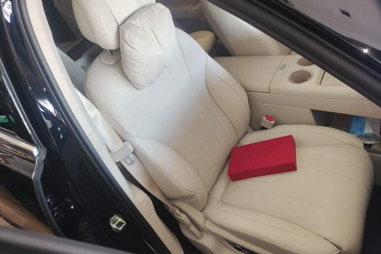 Used Hima AITO M8 2025 Extended-Range Ultra Version 53.4 kWh 6-Seater Edition Right Front Seat