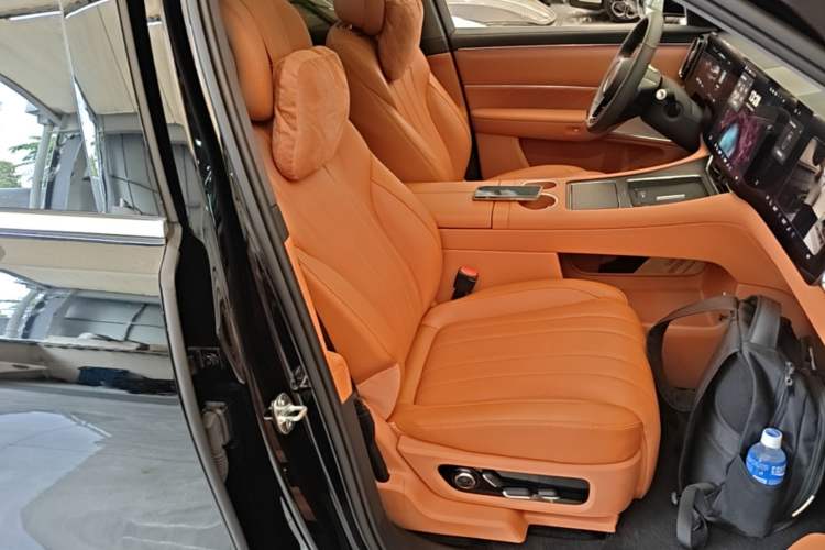 Used Hima AITO M8 2025 Extended-Range Ultra Version 53.4 kWh 6-Seater Edition Right Front Seat