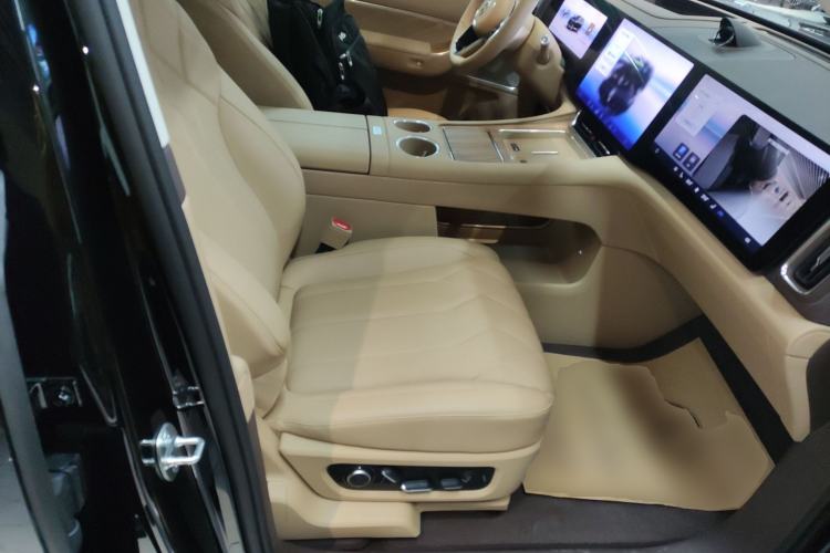 Used Hima AITO M8  Right Front Seat