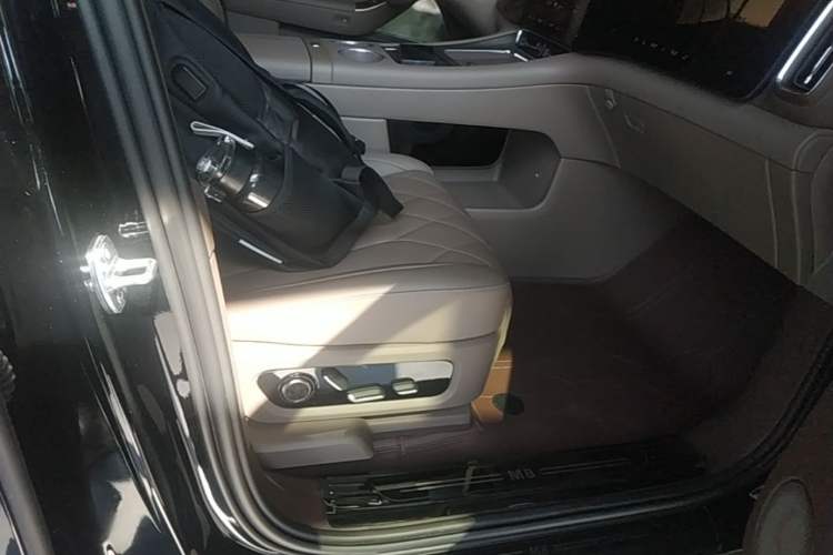 Used Hima AITO M8 2025 Model, Pure Electric Max+ Six-Seat Long-Range Version Right Front Seat