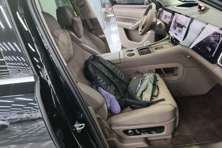 Used Hima AITO M8 2025 Model Pure Electric Max+ Five-Seat Long-Range Version Right Front Seat