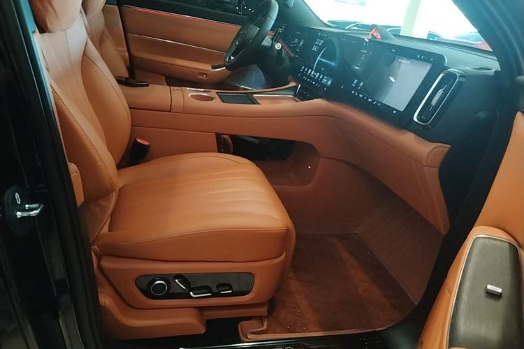 Used Hima AITO M8 2025 Extended-Range Ultra Version 53.4 kWh 6-Seater Edition Right Front Seat