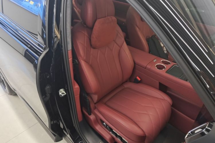 Used Hima AITO M8 2025 Extended-Range Max+ Version 53.4 kWh 6-Seater Edition Right Front Seat