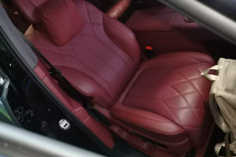 Used Hima AITO M8 2025 Extended-Range Max+ Version 53.4 kWh 6-Seater Edition Right Front Seat