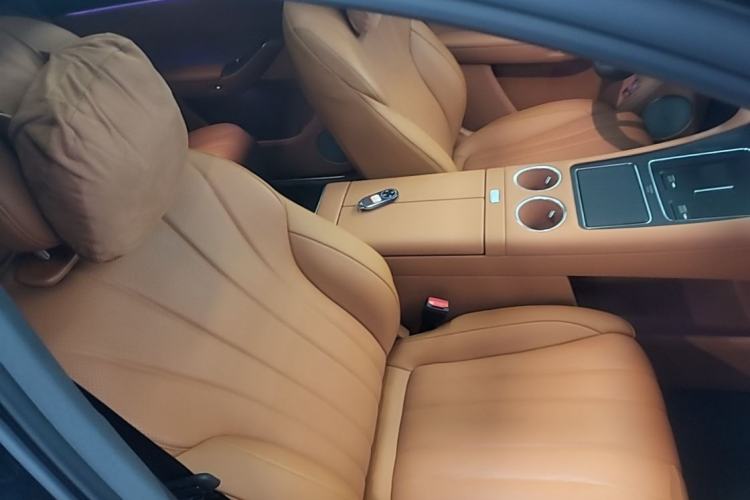 Used Hima AITO M8 2025 Extended-Range Max+ Version 53.4 kWh 5-Seater Edition Right Front Seat