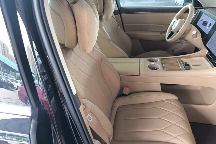 Used Hima AITO M8 2025 Extended-Range Ultra Version 53.4 kWh 6-Seater Edition Right Front Seat