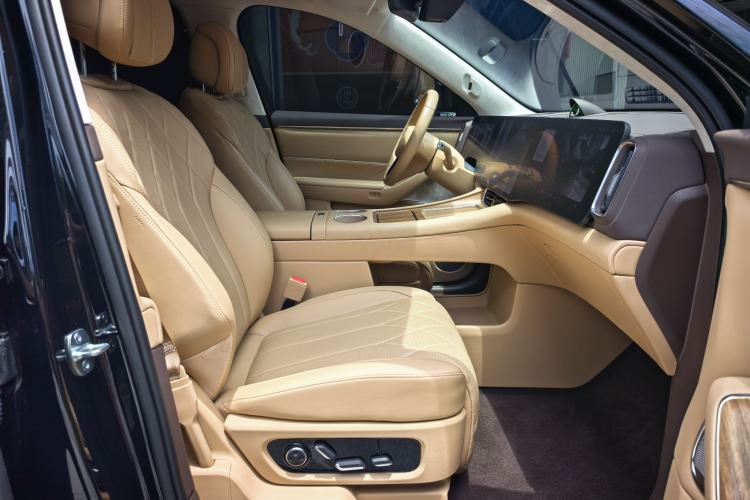 Used Hima AITO M8 2025 Extended-Range Max+ Version 53.4 kWh 5-Seater Edition Right Front Seat
