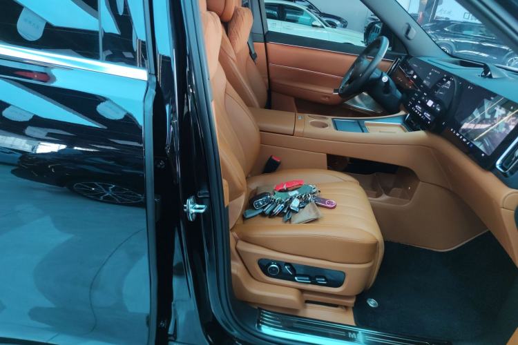 Used Hima AITO M8 2025 Extended-Range Max+ Version 53.4 kWh 5-Seater Edition Right Front Seat