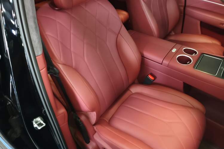 Used Hima AITO M8 2025 Extended-Range Ultra Version 53.4 kWh 6-Seater Edition Right Front Seat
