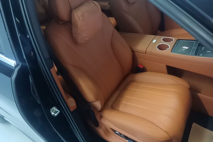 Used Hima AITO M8 2025 Model, Pure Electric Max+ Six-Seat Long-Range Version Right Front Seat