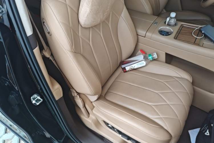 Used Hima AITO M8 2025 Extended-Range Ultra Version 53.4 kWh 6-Seater Edition Right Front Seat