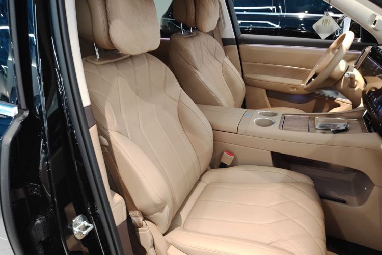 Used Hima AITO M8 2025 Extended-Range Ultra Version 53.4 kWh 6-Seater Edition Right Front Seat
