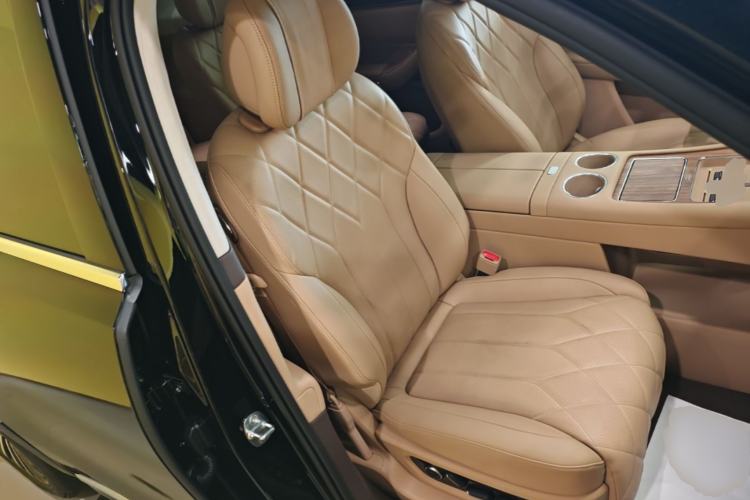 Used Hima AITO M8 2025 Extended-Range Ultra Version 53.4 kWh 6-Seater Edition Right Front Seat