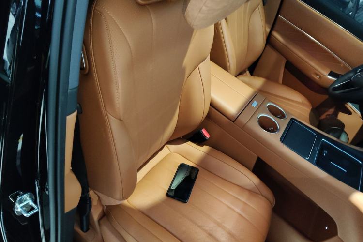 Used Hima AITO M8 2025 Extended-Range Max+ Version 53.4 kWh 6-Seater Edition Right Front Seat