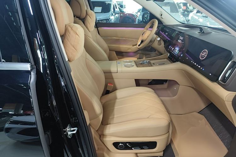 Used Hima AITO M8 2025 Extended-Range Max+ Version 53.4 kWh 5-Seater Edition Right Front Seat