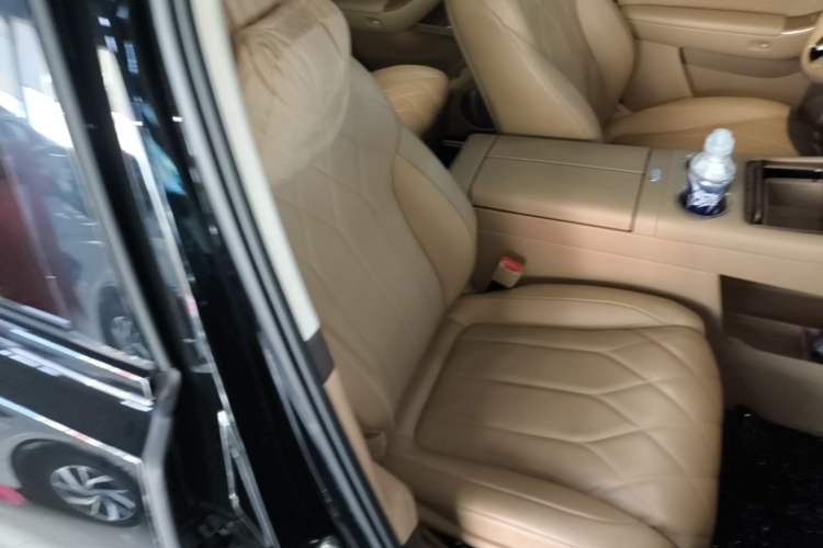 Used Hima AITO M8 2025 Extended-Range Ultra Version 53.4 kWh 6-Seater Edition Right Front Seat