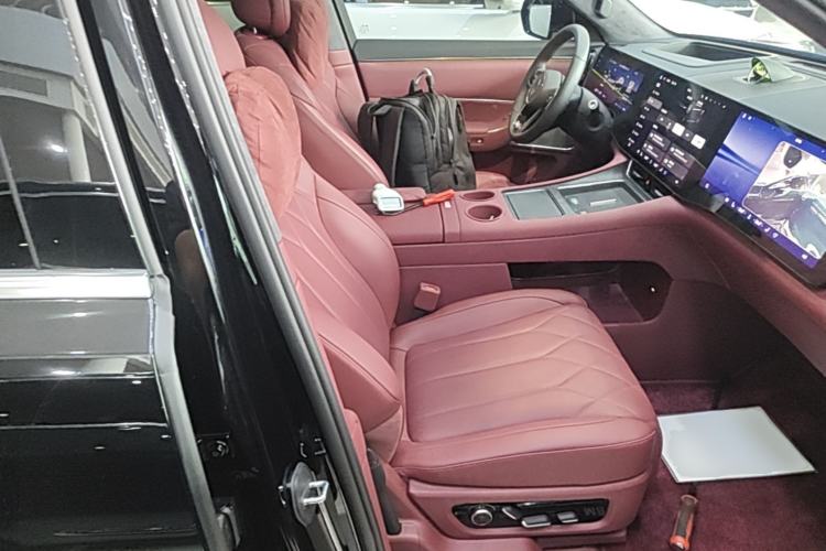 Used Hima AITO M8 2025 Extended-Range Max+ Version 53.4 kWh 5-Seater Edition Right Front Seat