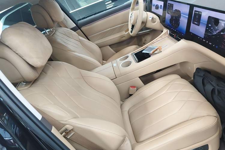 Used Hima AITO M8 2025 Extended-Range Ultra Version 53.4 kWh 6-Seater Edition Right Front Seat