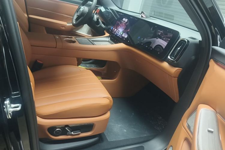 Used Hima AITO M8 2025 Model Range-Extended Max Version 53.4kWh Six-Seater (896-line LiDAR) Right Front Seat