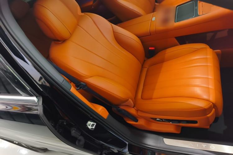 Used Hima AITO M8 2025 Extended-Range Max+ Version 53.4 kWh 5-Seater Edition Right Front Seat