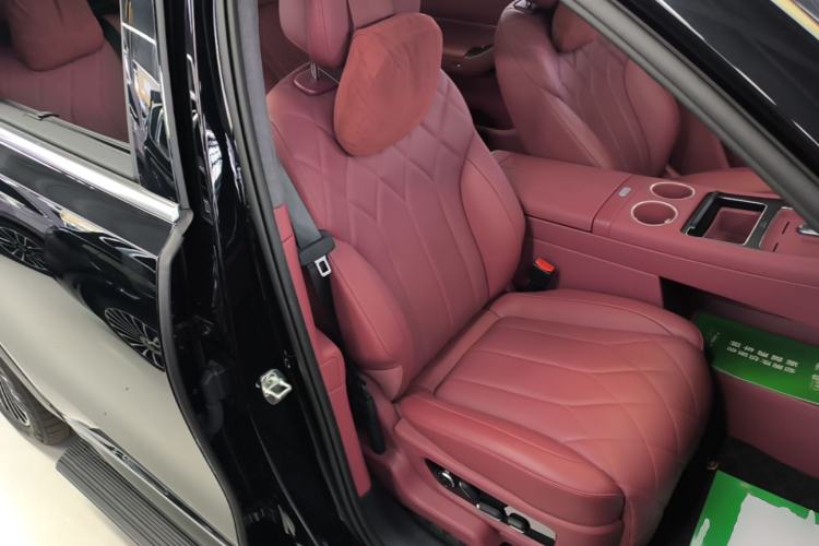 Used Hima AITO M8 2025 Extended-Range Max+ Version 53.4 kWh 5-Seater Edition Right Front Seat