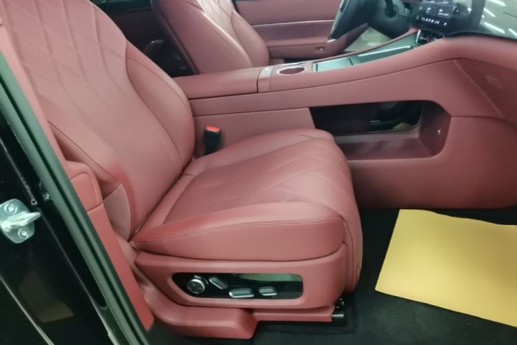 Used Hima AITO M8 2025 Model, Pure Electric Max+ Six-Seat Long-Range Version Right Front Seat