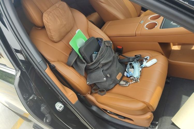 Used Hima AITO M8 2025 Extended-Range Max Version 37 kWh 5-Seater Right Front Seat