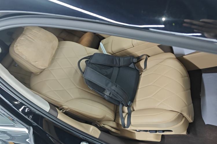 Used Hima AITO M8 2025 Extended-Range Max+ Version 53.4 kWh 5-Seater Edition Right Front Seat