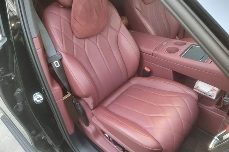 Used Hima AITO M8 2025 Extended-Range Ultra Version 53.4 kWh 6-Seater Edition Right Front Seat