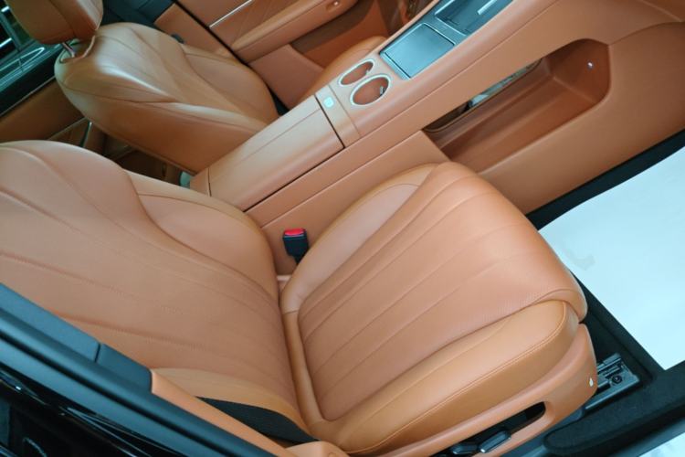 Used Hima AITO M8 2025 Extended-Range Max Version 37 kWh 5-Seater Right Front Seat