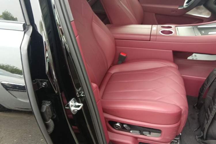 Used Hima AITO M8 2025 Extended-Range Ultra Version 53.4 kWh 5-Seater Edition Right Front Seat