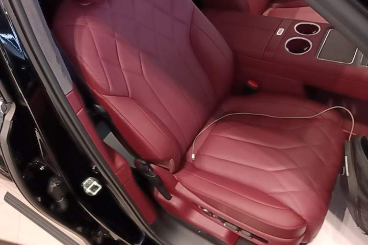 Used Hima AITO M8 2025 Extended-Range Max+ Version 53.4 kWh 5-Seater Edition Right Front Seat