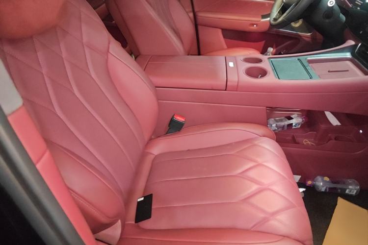Used Hima AITO M8 2025 Extended-Range Max+ Version 53.4 kWh 6-Seater Edition Right Front Seat