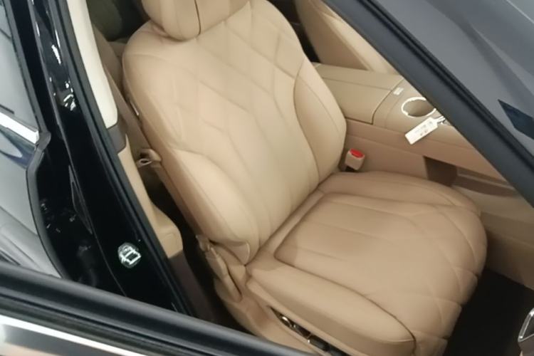 Used Hima AITO M8 2025 Extended-Range Ultra Version 53.4 kWh 6-Seater Edition Right Front Seat