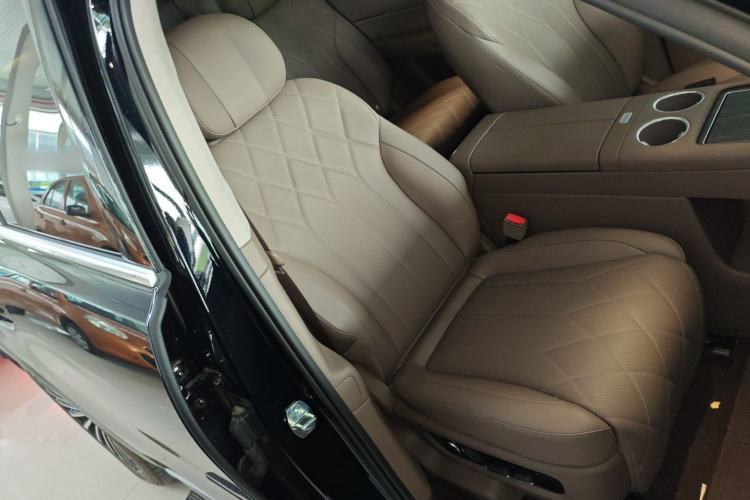 Used Hima AITO M8 2025 Model, Pure Electric Max+ Six-Seat Long-Range Version Right Front Seat