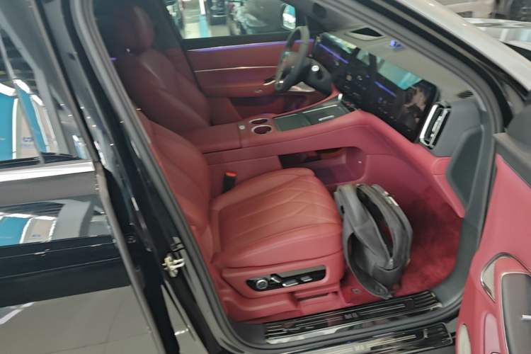 Used Hima AITO M8 2025 Model Pure Electric Ultra Six-Seat Four-Wheel-Drive Version Right Front Seat