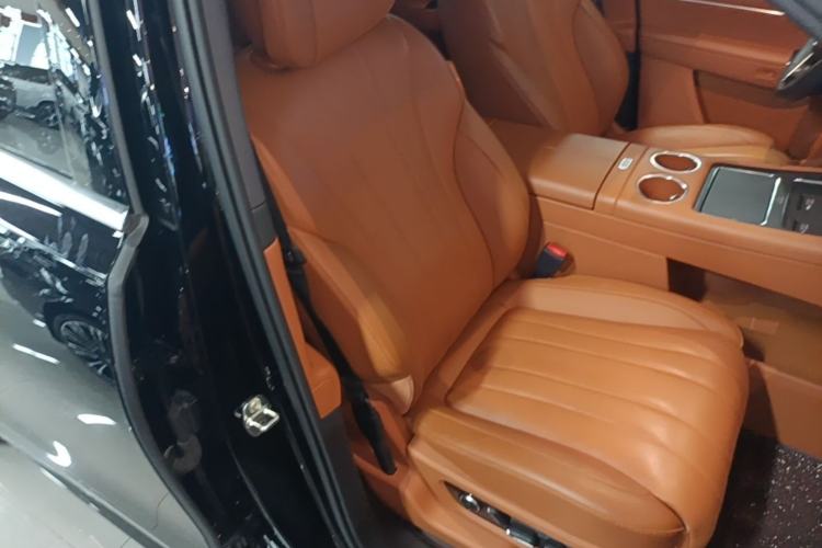 Used Hima AITO M8 2025 Extended-Range Max+ Version 53.4 kWh 6-Seater Edition Right Front Seat