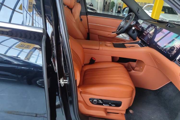 Used Hima AITO M8 2025 Extended-Range Max+ Version 53.4 kWh 5-Seater Edition Right Front Seat