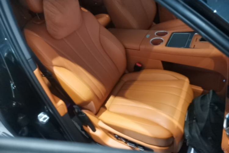 Used Hima AITO M8 2025 Extended-Range Ultra Version 53.4 kWh 6-Seater Edition Right Front Seat