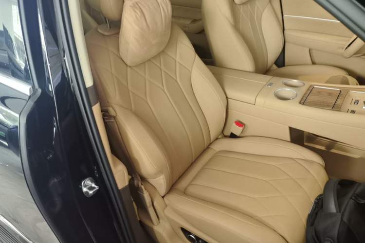 Used Hima AITO M8 2025 Extended-Range Ultra Version 53.4 kWh 6-Seater Edition Right Front Seat