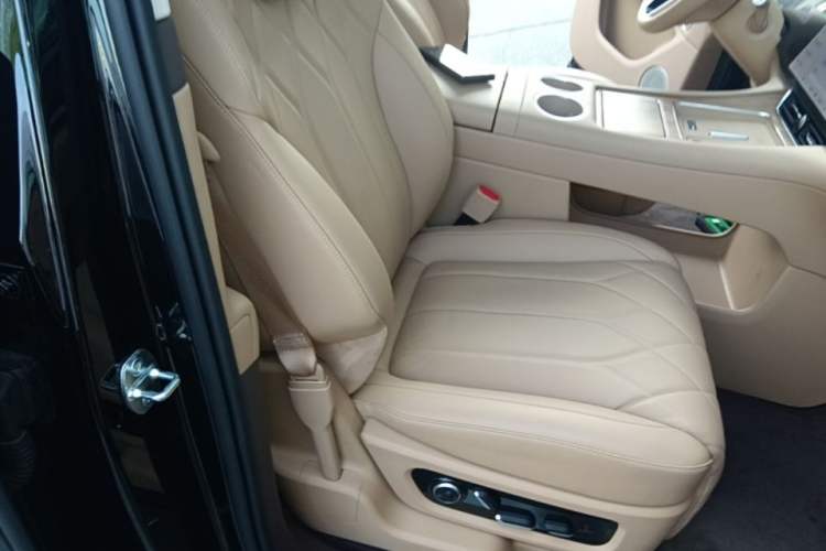 Used Hima AITO M8 2025 Extended-Range Ultra Version 53.4 kWh 6-Seater Edition Right Front Seat