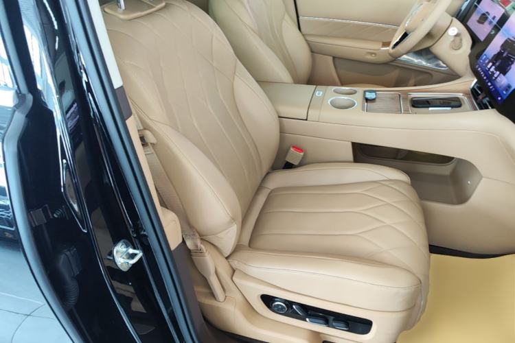 Used Hima AITO M8 2025 Extended-Range Ultra Version 53.4 kWh 6-Seater Edition Right Front Seat
