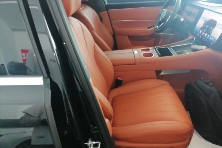 Used Hima AITO M8 2025 Extended-Range Max+ Version 53.4 kWh 5-Seater Edition Right Front Seat