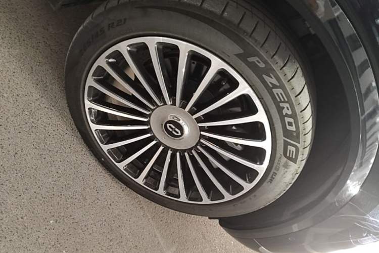 Used Hima AITO M8 2025 Extended-Range Ultra Version 53.4 kWh 6-Seater Edition Right Front Wheel Hub