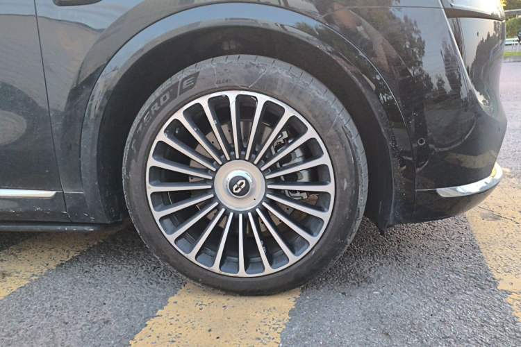 Used Hima AITO M8 2025 Extended-Range Ultra Version 53.4 kWh 6-Seater Edition Right Front Wheel Hub