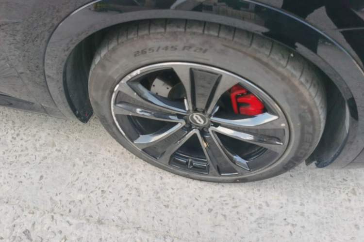 Used Hima AITO M8 2025 Extended-Range Ultra Version 53.4 kWh 5-Seater Edition Right Front Wheel Hub