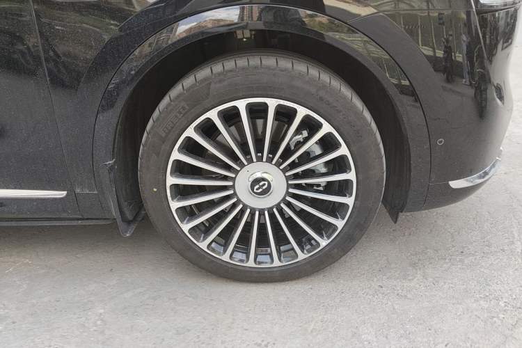 Used Hima AITO M8 2025 Extended-Range Ultra Version 53.4 kWh 6-Seater Edition Right Front Wheel Hub