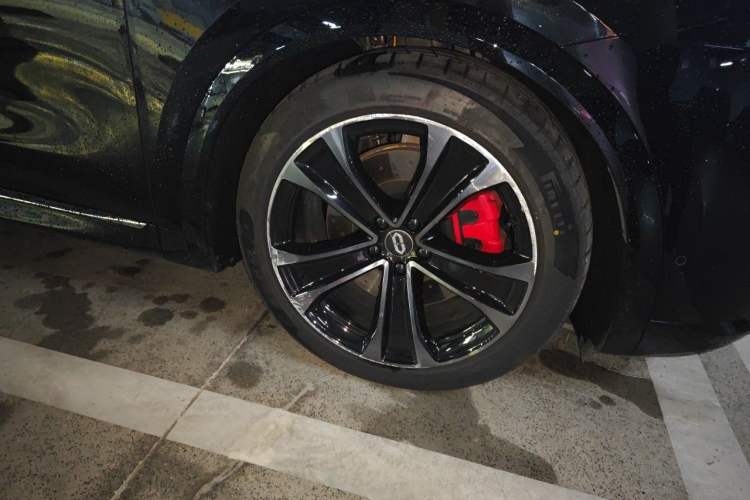 Used Hima AITO M8 2025 Extended-Range Max+ Version 53.4 kWh 5-Seater Edition Right Front Wheel Hub